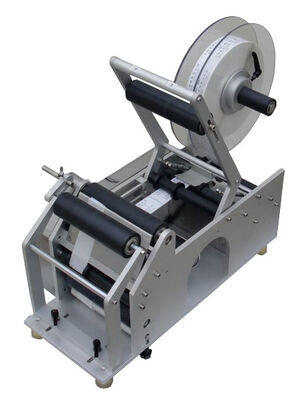 Goede prijs De gemakkelijke Verrichting Semi Automatische Precisie van de Etiketteringsmachine voor Ronde Fles online