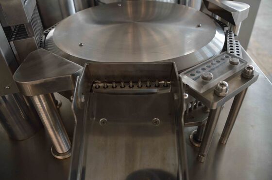 Goede prijs Automatische Poedercapsule het Vullen Machine met 200 Capsules/Minuut online